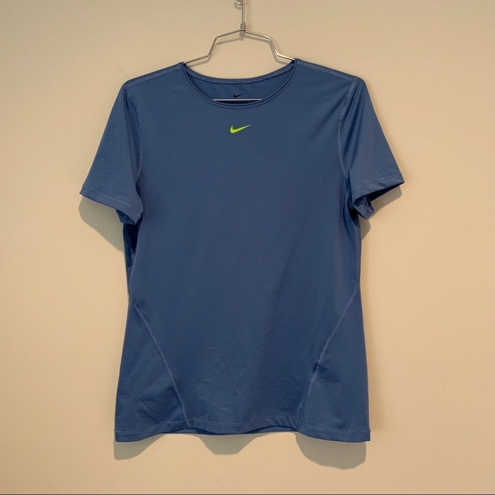 Nike dri-fit tshirt size medium